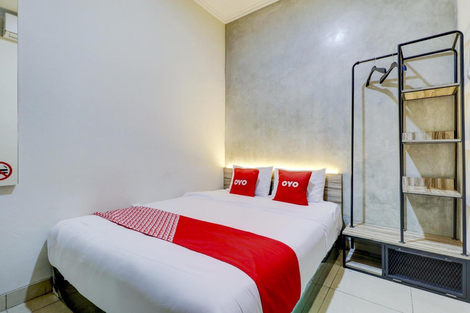 Oyo 90215 Ada Residence Telukjambe Exterior foto