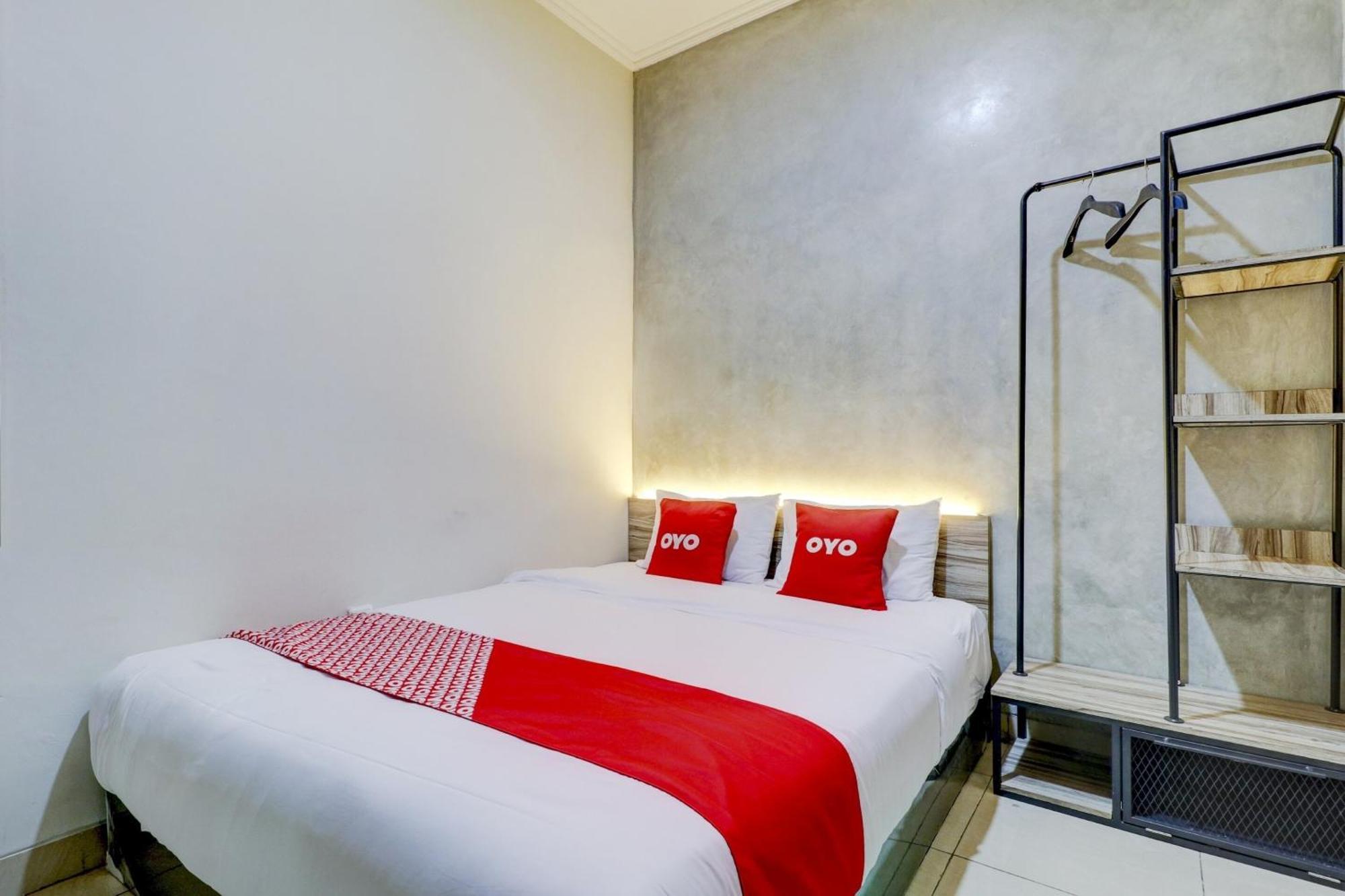 Oyo 90215 Ada Residence Telukjambe Exterior foto