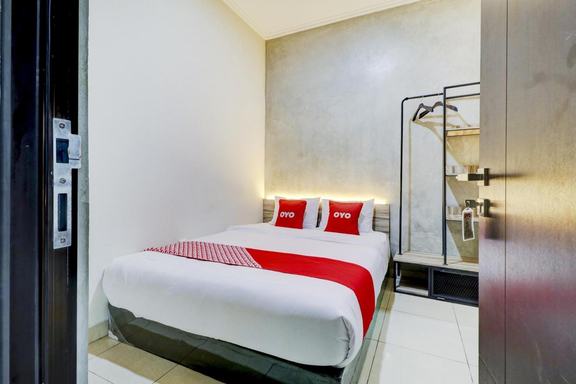 Oyo 90215 Ada Residence Telukjambe Exterior foto